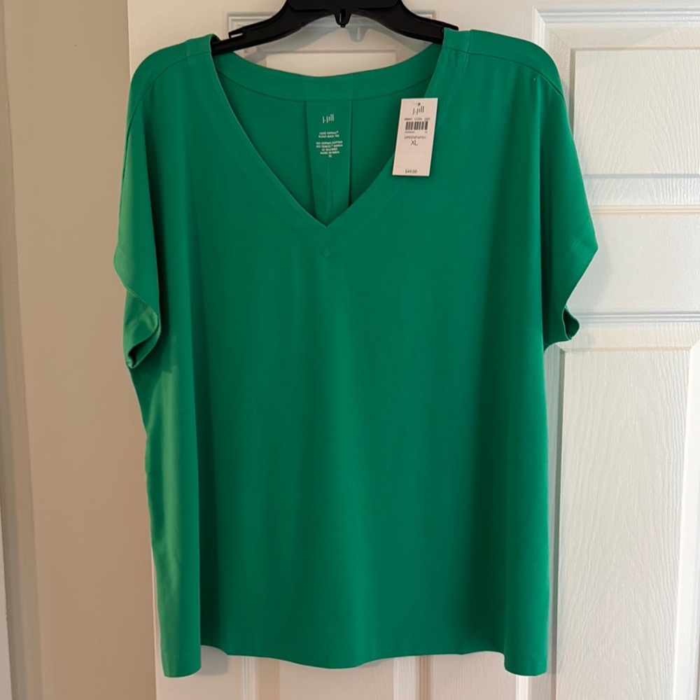 NWT
J.Jill Green V-Neck Women's Top
Luxe Supima
Pleat-Back Tee
XL